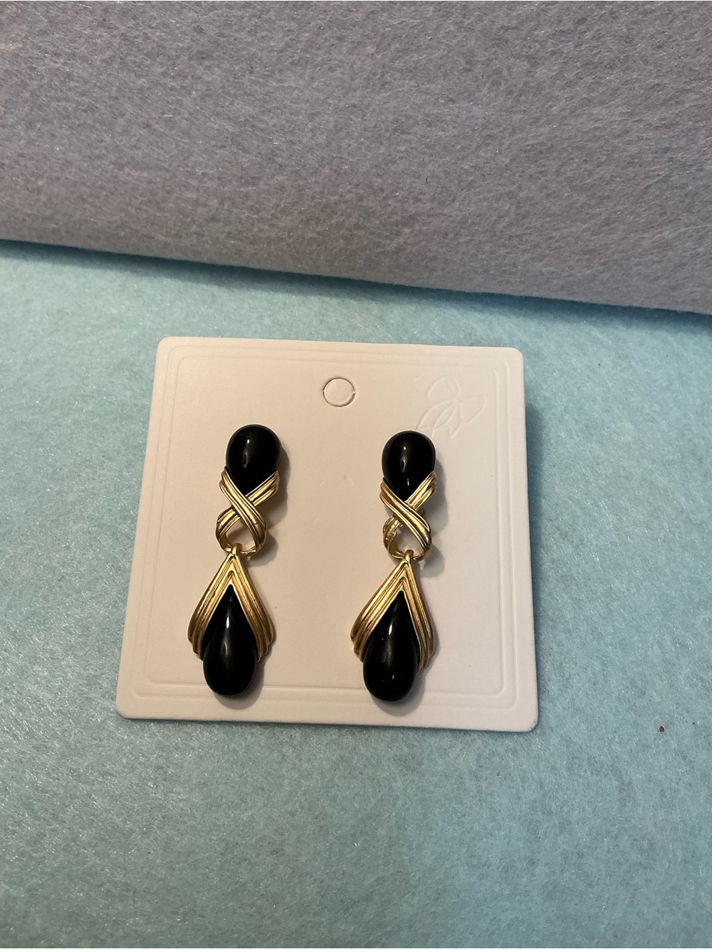 2395 - 116 Vintage Black Resin Onyx & Gold Cross-Knot Dangle Earrings - Picture 2 of 8